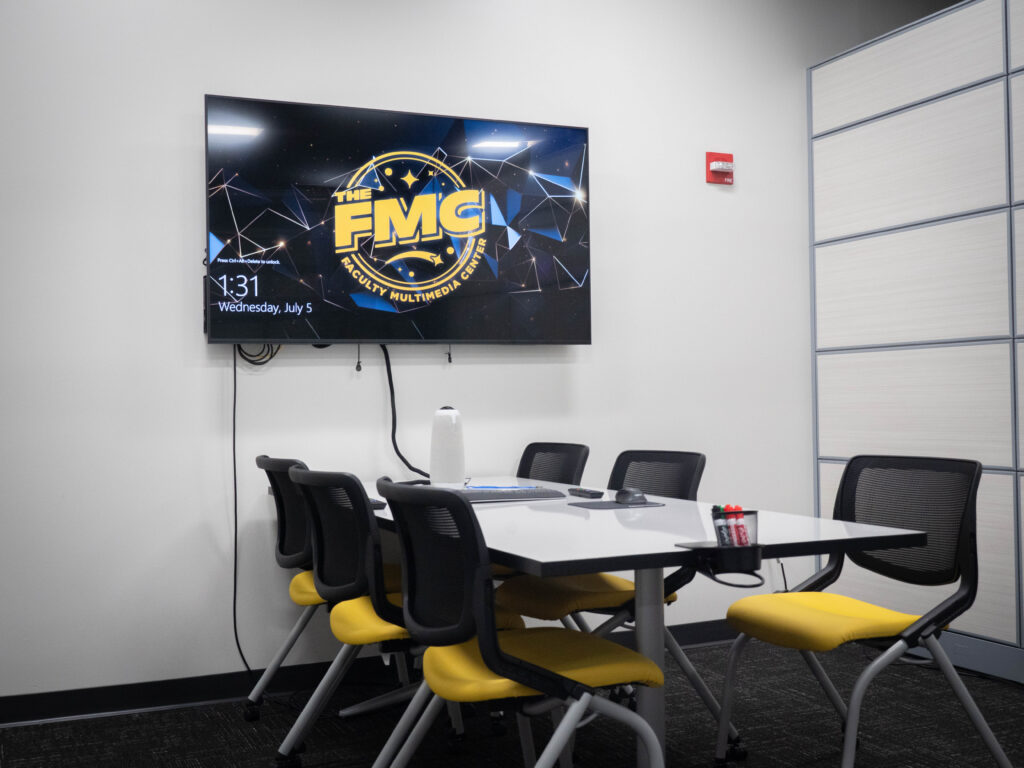 Collaboration room with monitor and table, chairs